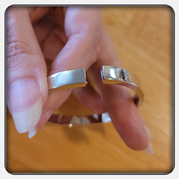 NWT Coach Silver Pave Signature Hinged Bangle - Picture 3 of 7